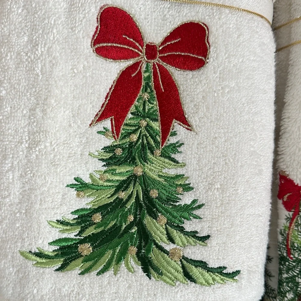 Glitz & Glimmer Festive Holiday Christmas Tree Hand Towels Red Bow NEW!